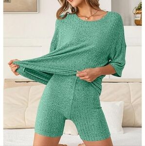 NWT Women's Green Lounge 2 PC Set